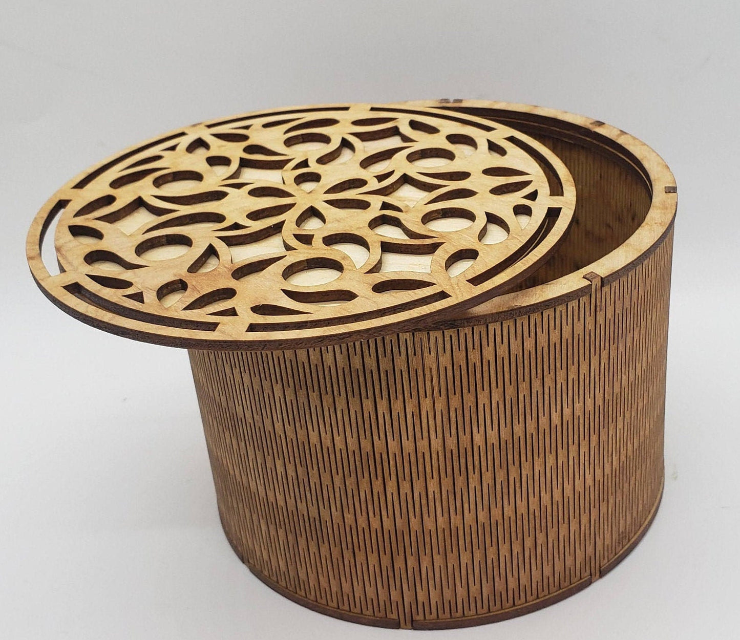 Elegant Round Wood Potpourri Box – Features a Living Hinge Lid for a refined, aromatic gift that blends beauty with craftsmanship. Buy today