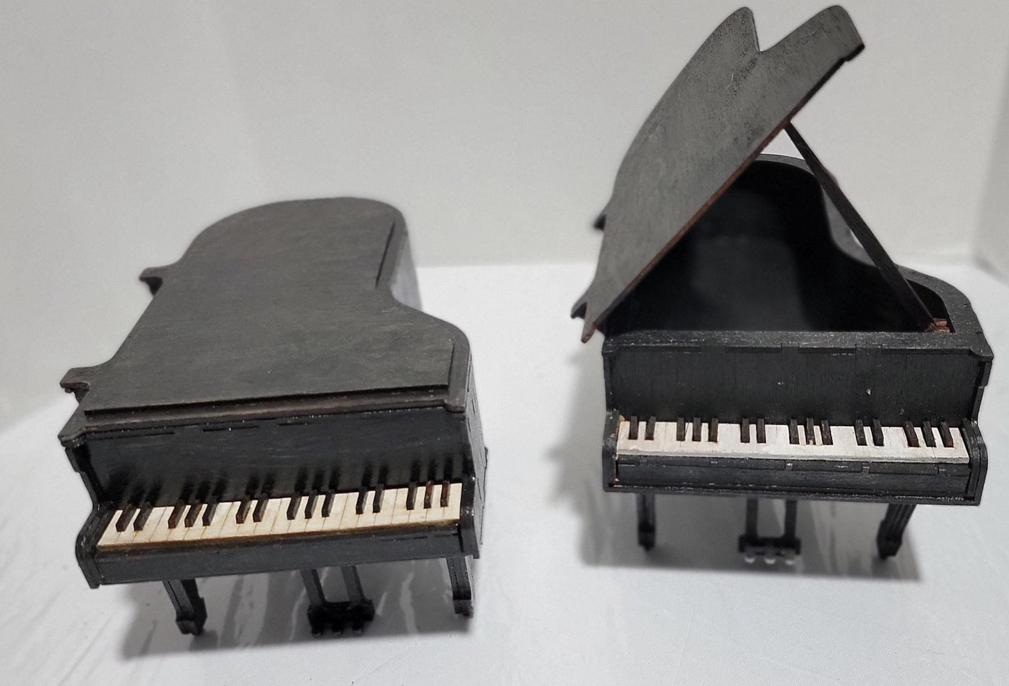  Don’t Miss This One-of-a-Kind Heirloom for Music Lovers
This isn’t just a gift — it’s a showstopper. A handcrafted miniature grand piano jewelry box that captures the soul of a concert hall in the palm of your hand. Designed for those who cherish music, memory, and craftsmanship, this piece is as rare as it is refined.
Meticulously made from solid MDF wood and sealed in a rich matte black finish, it features lifelike piano keys, pedals, and a hinged lid that opens to reveal a hidden jewelry compartment. 
