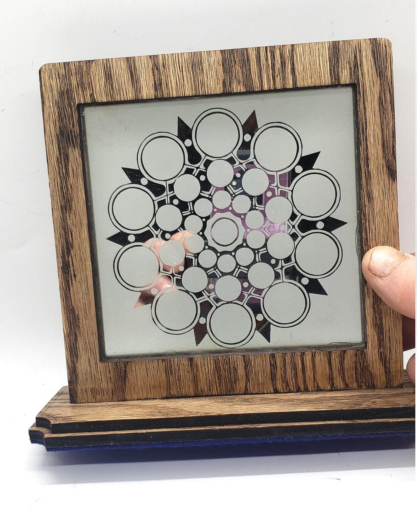 This unique abstract laser etching on a mirror creates captivating, modern art. The intricate design transforms into a stunning focal point.