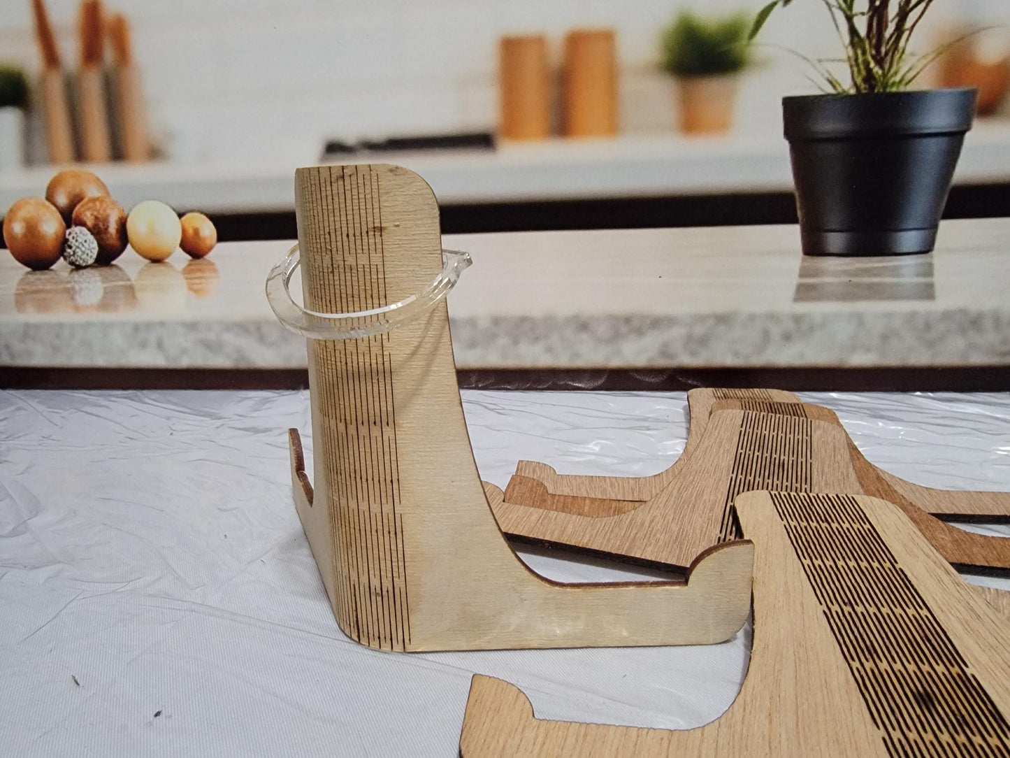 Digital File for 8-Inch Foldable Plate Holder Printable Template for Stylish Display of Art Plates or Event Decor with Retaining Clip