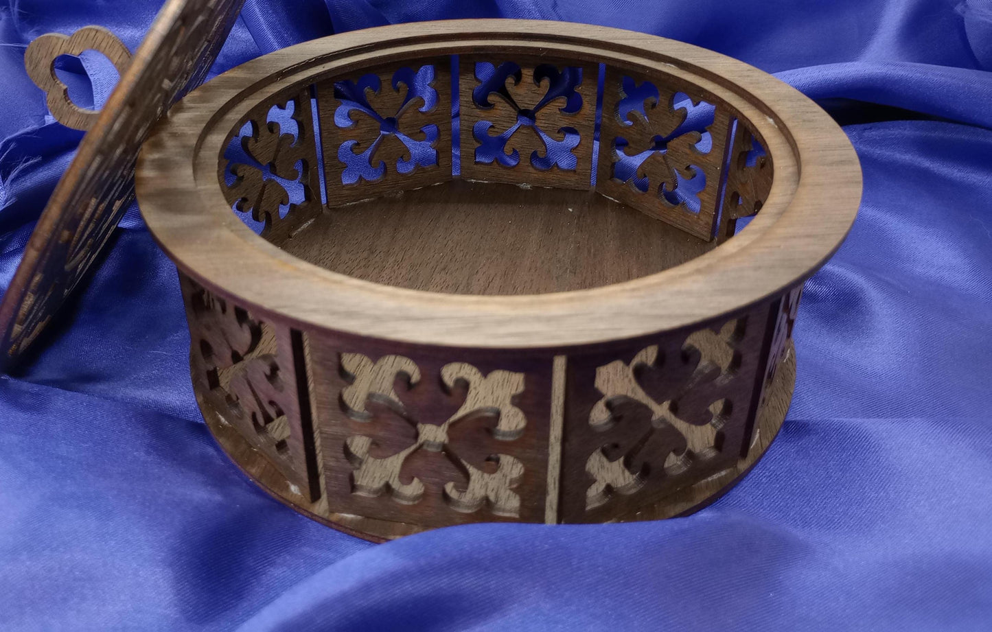 Walnut Wonder Potpourri Holder Handcrafted from Thick Walnut Wood with Elegant Cut-Outs for Aromatic Display and Luxurious Home Decor