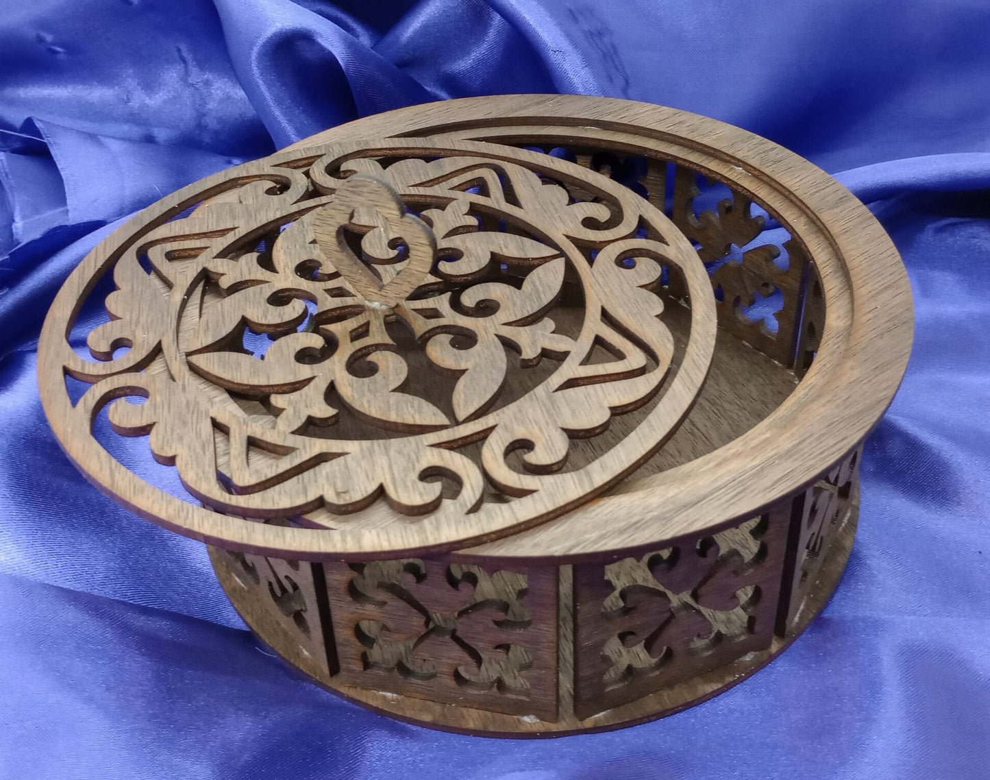 Walnut Wonder Potpourri Holder Handcrafted from Thick Walnut Wood with Elegant Cut-Outs for Aromatic Display and Luxurious Home Decor