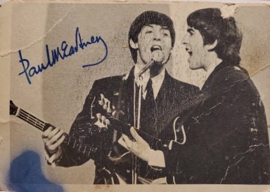 Laser-Cut Tabletop Sun-Face Display Unpainted Wood Stand with Cutout Center Ideal for Dotting Crafts, Ornament Holders, and Summer Projects