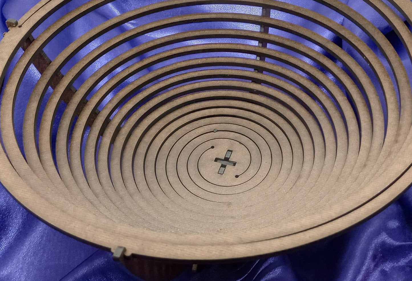 A compact collapsible catch-all. Designed for the bits and bobs that clutter your space, this low-profile container folds flat when not in use. Ideal for drawers, desktops, or travel kits—wherever you need a quick-access drop zone.