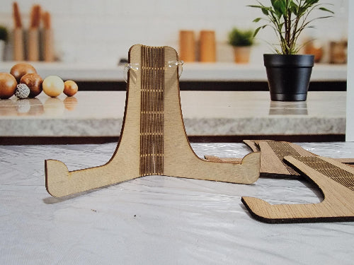 Introducing our versatile and stylish 8-inch foldable plate holders—consider them miniature easels designed to elevate your displays! Crafted for durability and affordability, these sturdy holders feature a secure retaining clip, guaranteeing that your prized plates stay firmly in place. They are the perfect solution for showcasing decorative plates at home, displaying artwork, or presenting at events. Transform your presentations quickly—grab yours today.