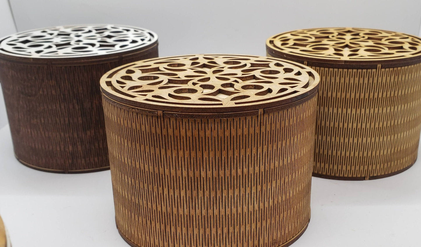 Elegant Round Wood Potpourri Box – Features a Living Hinge Lid for a refined, aromatic gift that blends beauty with craftsmanship. Buy today